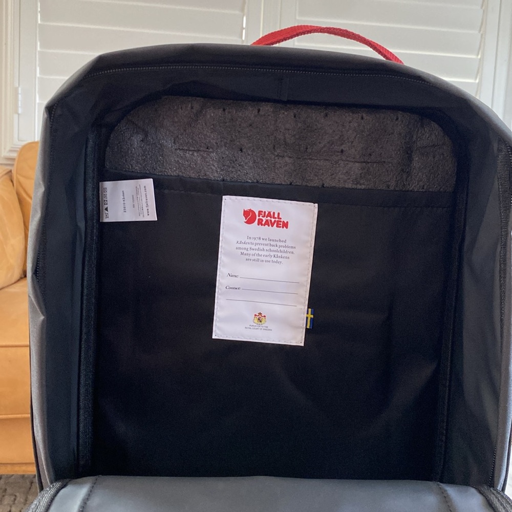 Kånken Black Backpack with Red Handles - Picture 6 of 6